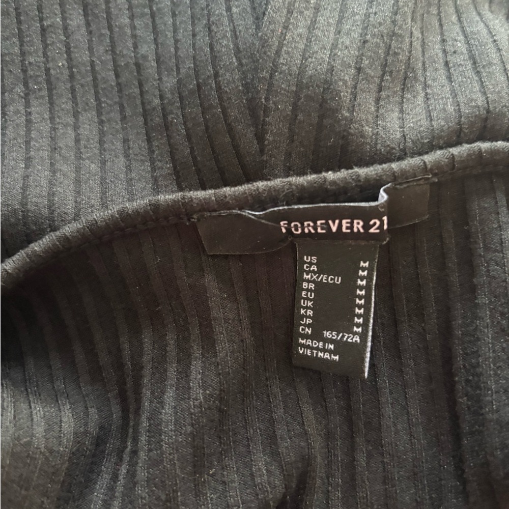 Forever 21 size medium black jumper comes above the ankles cute with heels. - Picture 4 of 7